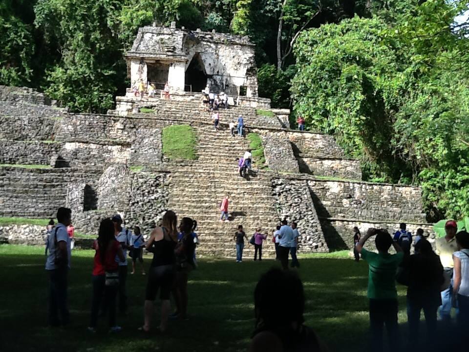 ZONA ARQUEOLOGICA DE PALENQUE - AGUA AZUL Y MISOL-HA. Inicia en Palenque