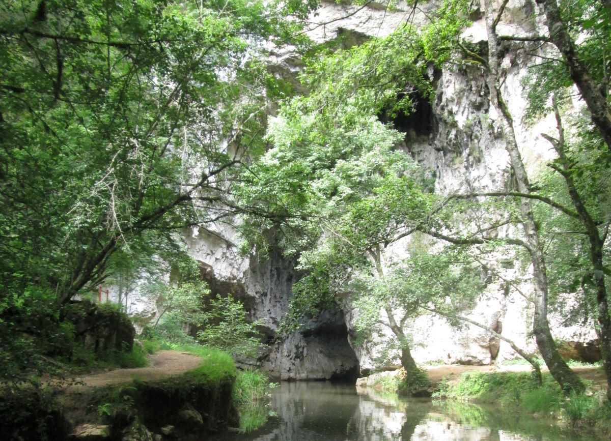 CAMINATA  AL ARCOTETE Y CUEVA DEL MAMUT UN DIA.