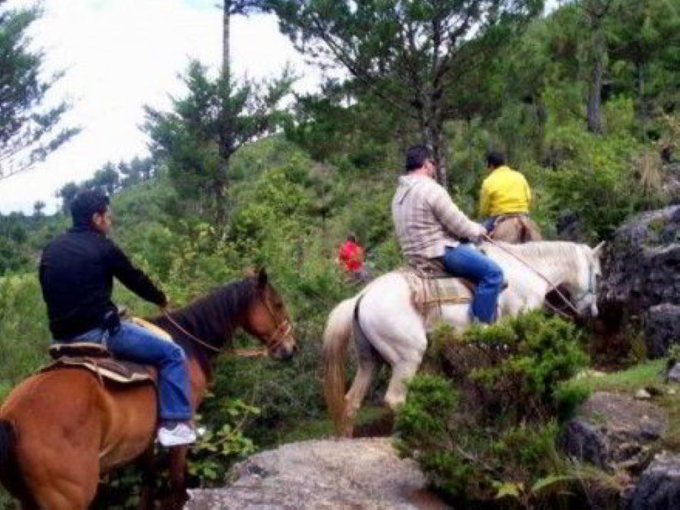 CABALGATA A CHAMULA Y CAMINATA A ZINACANTAN. Un dia.